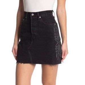 NWT Levi’s High-Rise Deconstructed Skirt in Black